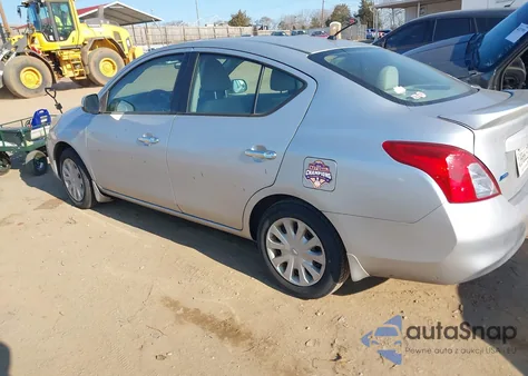 2013 Nissan Versa 1.6 Sv z USA, uszkodzony, nr VIN 3N1CN7AP2DL844166